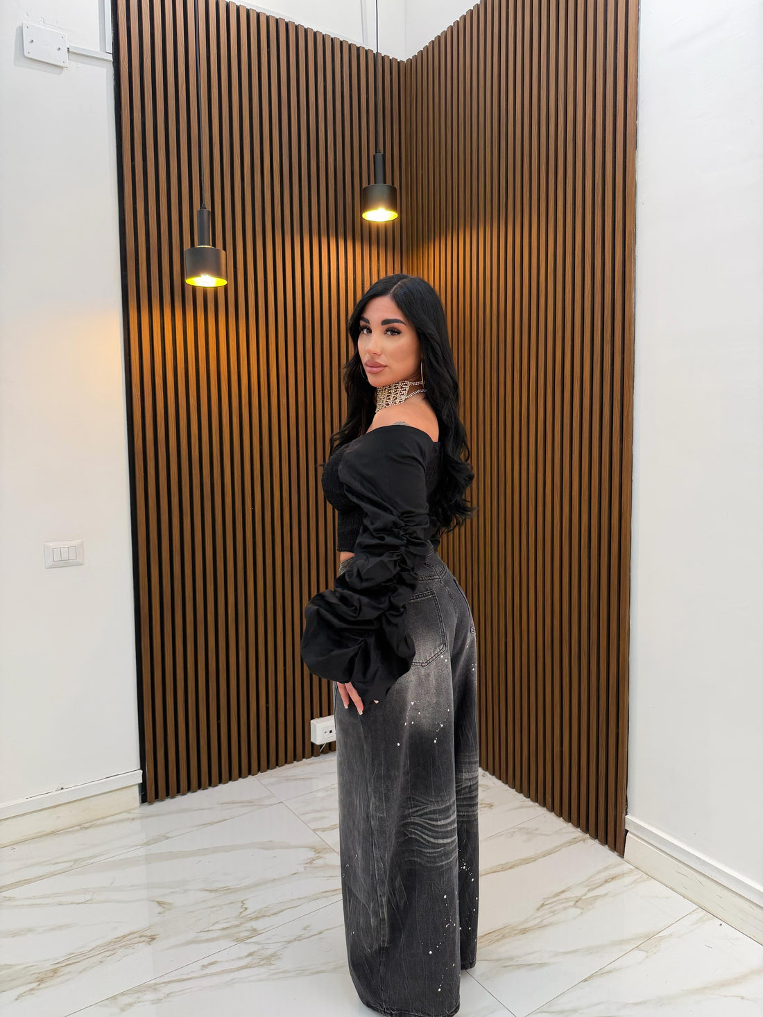 MAGLIA A SBUFFO NERO